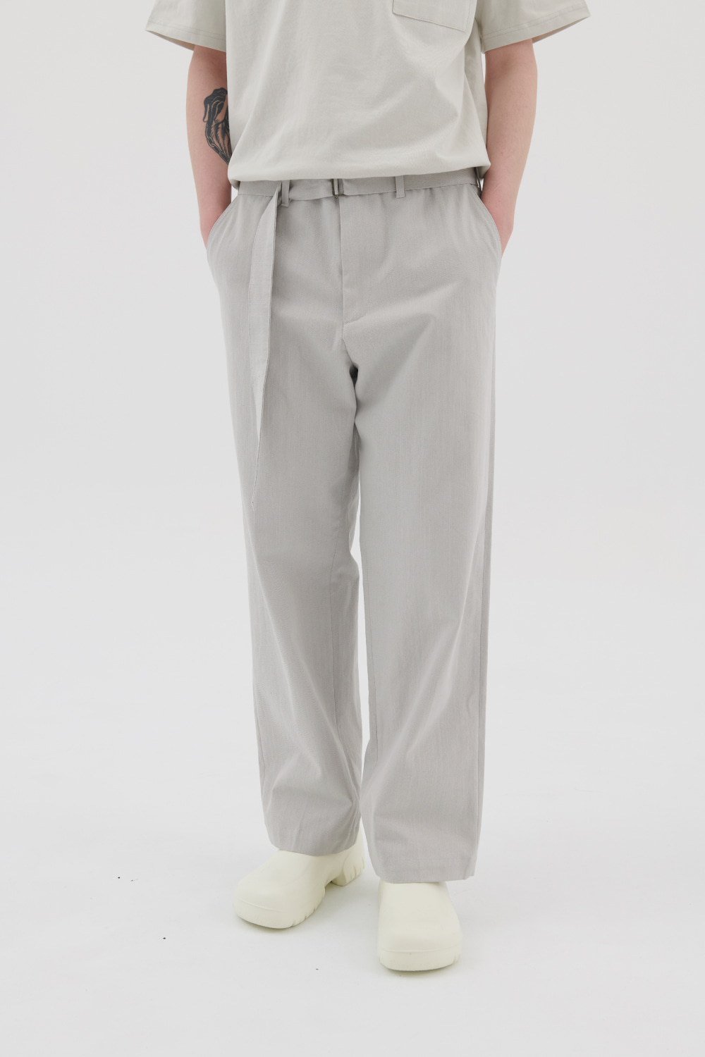 Belted Textured Cotton Pants (Light Gray)